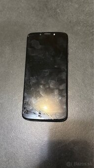 MOTO E5 - 4
