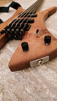 5 strunová fretless basa - 4