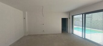 Na Predaj - Moderný bungalov s bazénom v meste Šamorín - 4
