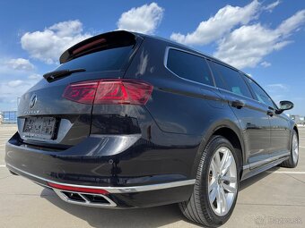 Volkswagen Passat Variant 2.0 TDI EVO Elegance DSG
- 4