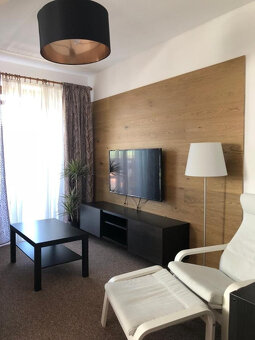 NA PREDAJ: PRIESTRANNÝ 3IZBOVÝ APARTMÁN VO VEĽKEJ LOMNICI - 4