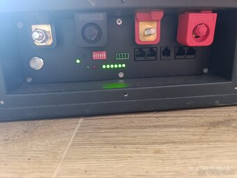 Predám batériu a 2x 5,5 kW menič na fotovoltiku - 4