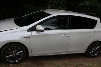 Toyota auris hybrid 1,8 - 4