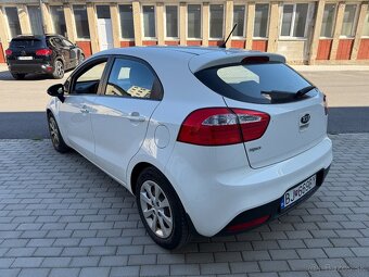 Kia Rio - 4