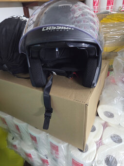 Predam tieto prilby - 4