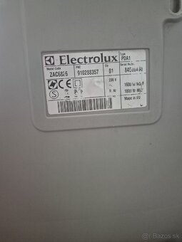 NEFUNKCNY vysavac electrolux - 4