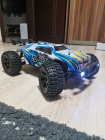 Holyton 1:10 Large High Speed Remote Control Car with LED Sh - 4