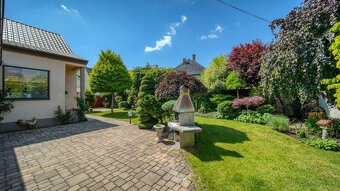 Vysnívaný dom v Piešťanoch – komfort, pokoj a nádherná záhra - 4