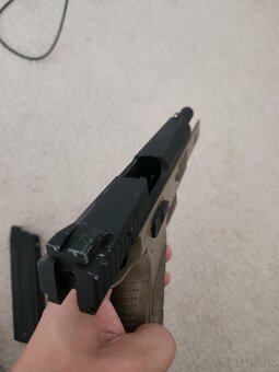 ASG CZ P09 + kufor a zasobnik navyše - 4
