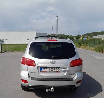 SUV Hyundai Santa Fe - 4