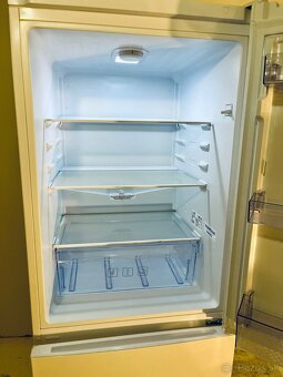 Beko RCSA 240K30W kombinovaná chladnička - 4