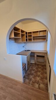 Predaj garsonka 30 m2 pivnica Pukanec Levice - 4