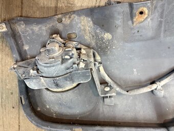 Predám predné hmlovky Suzuki JIMNY a spojler - 4