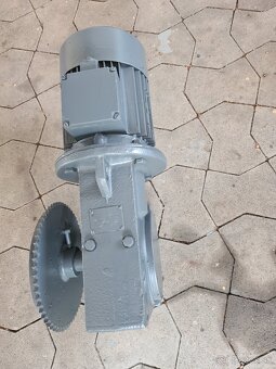 Predám šnekovú prevodovku ZTS veľkosť 80" - 4