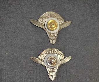 2 odznaky Padakovi specialisti a 2 odznaky za vernosť - 4