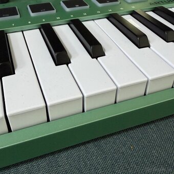 Arturia MiniLab 3 MIDI keyboard - 4
