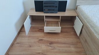 Skrinka pod televízor - 4