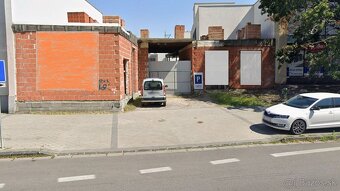 Rozostavaná polyfunkčná budova v centre Hlohovca - 4