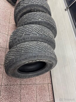 Pneu 245/70r16 - 4