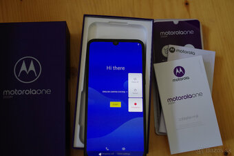 MOTOROLA ONE ZOOM - 4