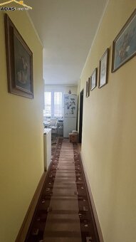 Ponúkame 3- izbový čiastočne zrekonštruovaný byt s loggiou. - 4