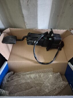 Iveco plynovy pedal - 4