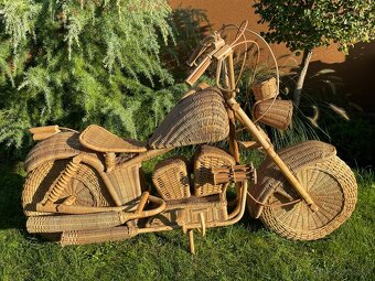 Zberateľská motorka Harley Davidson z ratanu. - 4