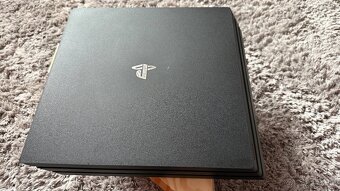 Sony PlayStation 4 Pro (1 TB, 2 ovladace vyborny stav) - 4
