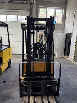 Jazdený vysokozdvižný vozík 1500 kg. - 4