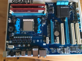 Gigabyte A55-DS3P + AMD Athlon II X4 + 4GB DDR3 - 4