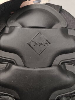 Predám detskú jazdeckú prilbu s korytnačkou spolu - 4