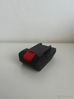 Predam adapter z Dewalt baterie na Parkside x20team náradie - 4