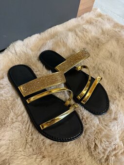 gold crystal stylove nove letne damske sandalky-slapky - 4