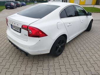 Volvo S60 D3 R-Design - 4