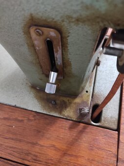 Predám šijací stroj zn.Minerva - 4