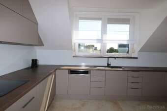 Prenajmeme 4 izb. byt v rodinnej vile na Kolibe. - 4