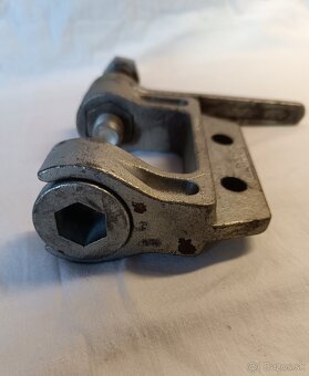 Masivní šroubový ruční lis-svěrka-US 6016-s klíčem - 4