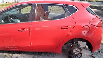 KIA CEED 1.4 CRDI 2015 Predám DVERE, MOTOR, PREVODOVKA 6 rýc - 4