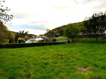 Nádherný stavebný pozemok pod lesom- Broskyňova ul. v PO (F - 4