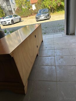 Kvalitný masívny nábytok – skriňa, polica a TV stolík (Košic - 4