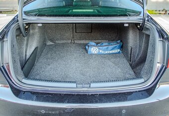 Volkswagen Jetta 2.0 TDI Highline - 4