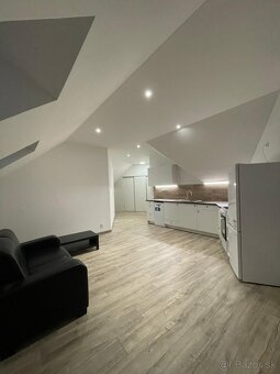 Prenájom 3.-izb.byt v centre Senca - 4