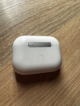 AirPods pro 3 - 4