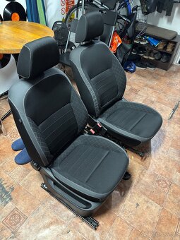 Skoda Fabia Mk3 predne sedadlá - 4
