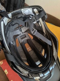 Prilba Abus MTB Cliffhanger - 4