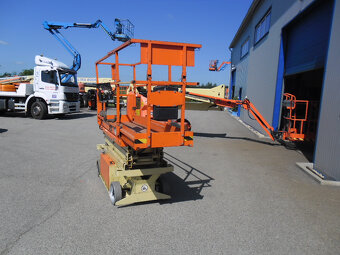 Nožnicová pracovná plošina JLG 6RS - 4