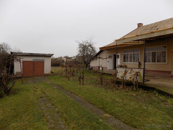 Na predaj chalupa v obci Kuraľany s garážou , pozemok 1536 - 4