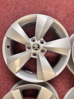 5x112 R17 alu disky originál Škoda Kodiaq 2021 - 4
