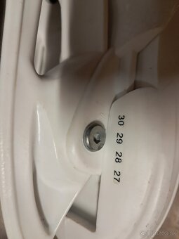 Predam dievcenske korčule na ľad - 4