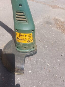 Predám elektrickú vyžínačku Black&decker - 4